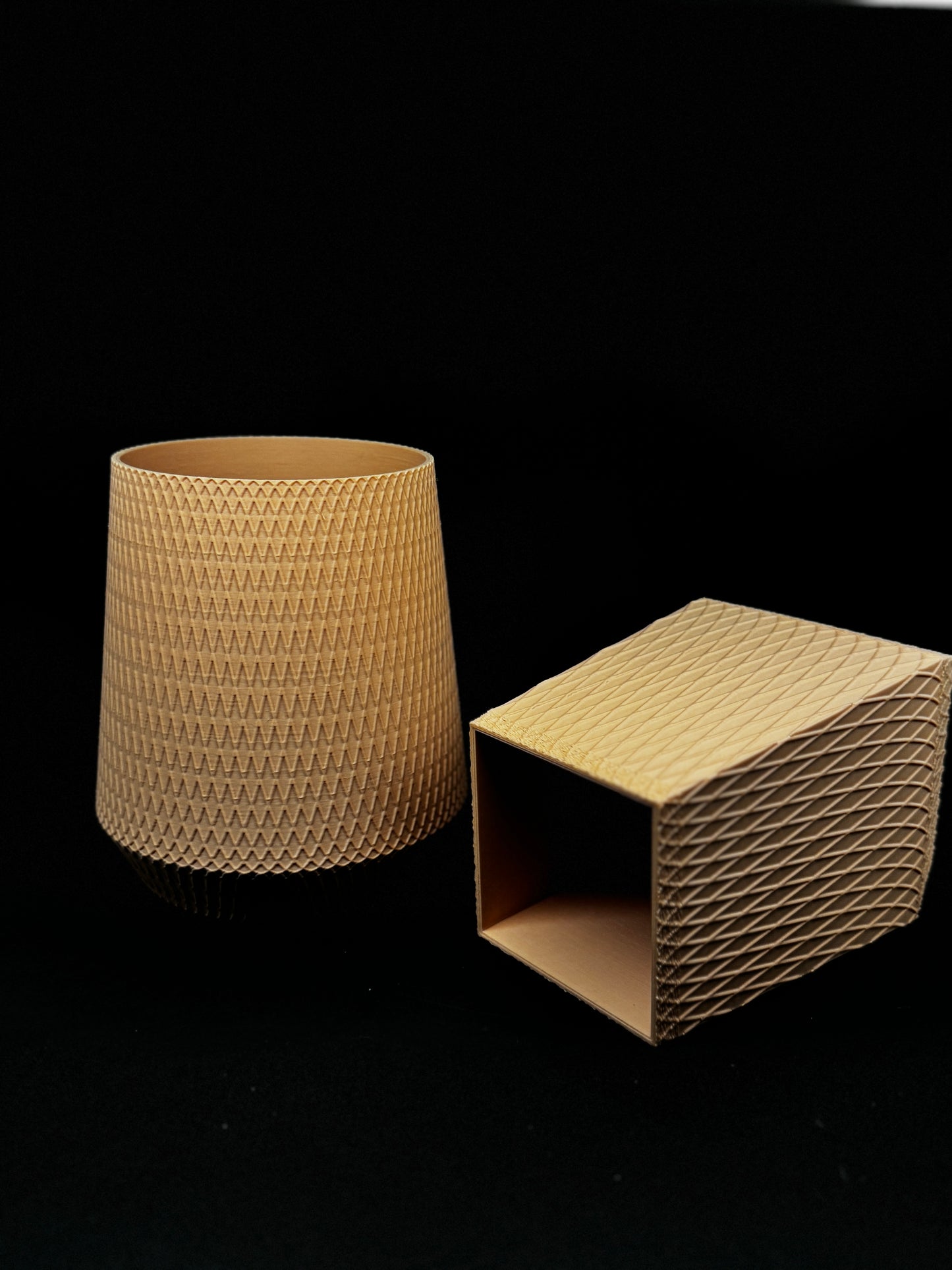 Vază cu nisip de deșert – Eleganță geometrică 3D