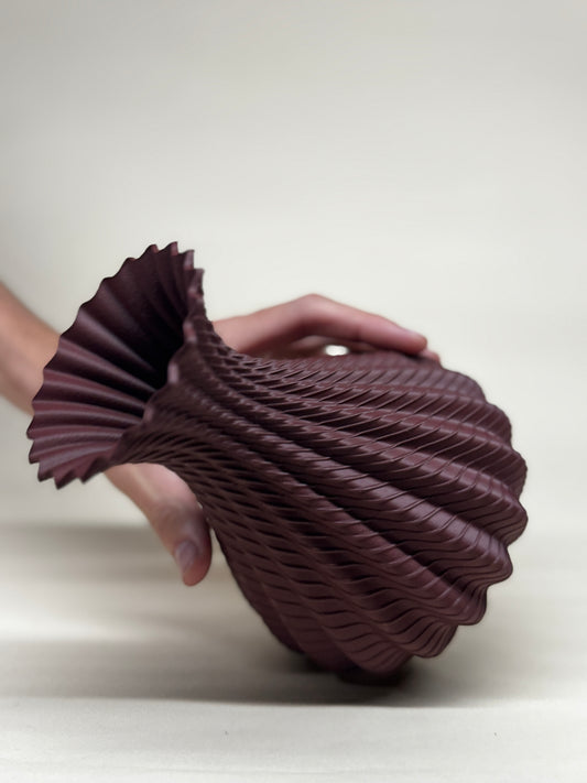 Vază Bordeaux Wave – Design Fluid