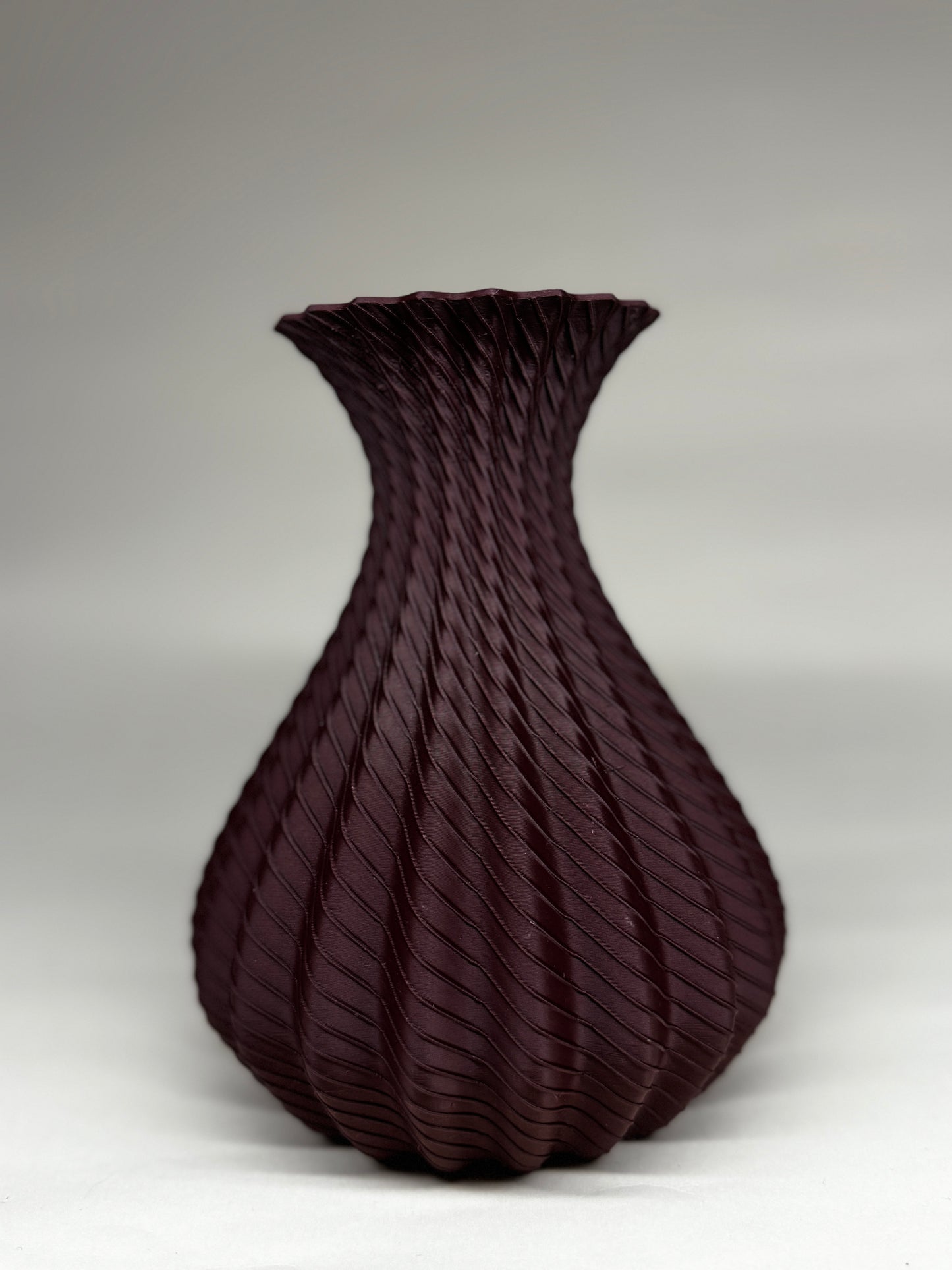 Vază Bordeaux Wave – Design Fluid