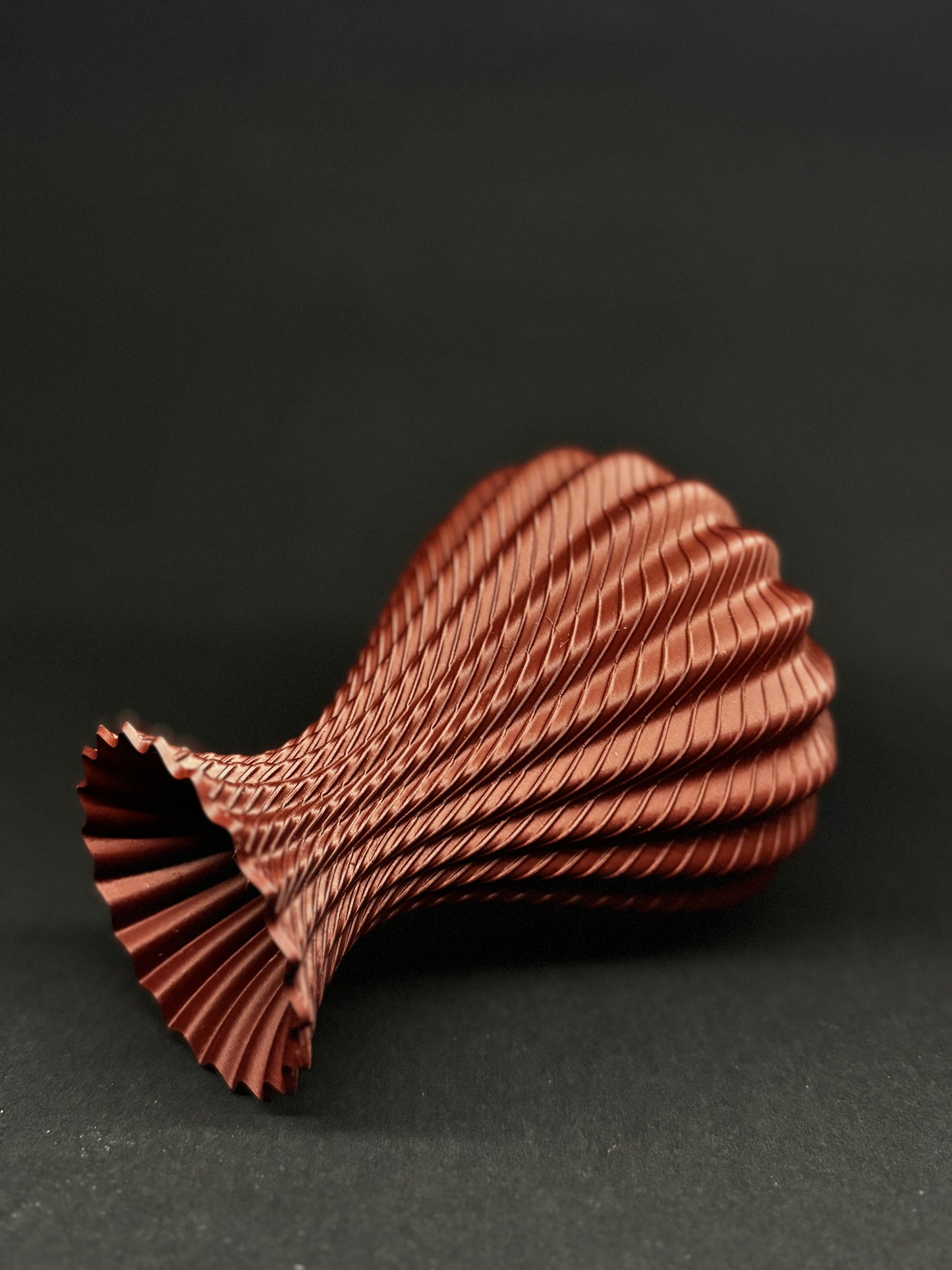 Vază Bordeaux Wave – Design Fluid