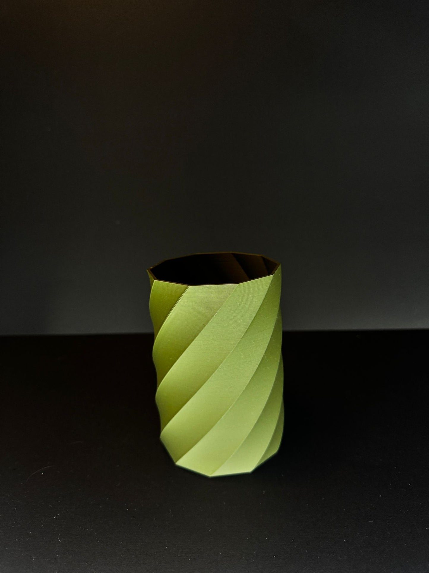 Green Spiral Vase – Modern 3D Printed Design