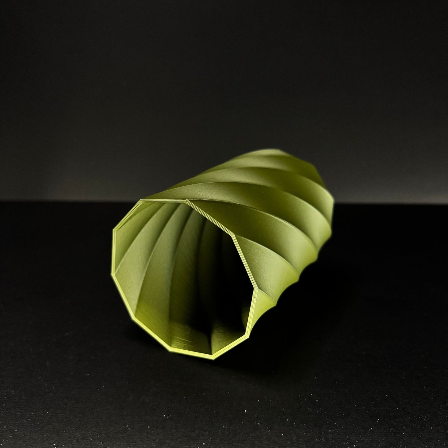Green Spiral Vase – Modern 3D Printed Design