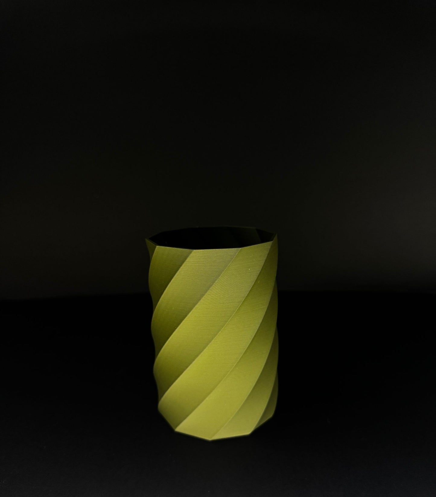 Green Spiral Vase – Modern 3D Printed Design
